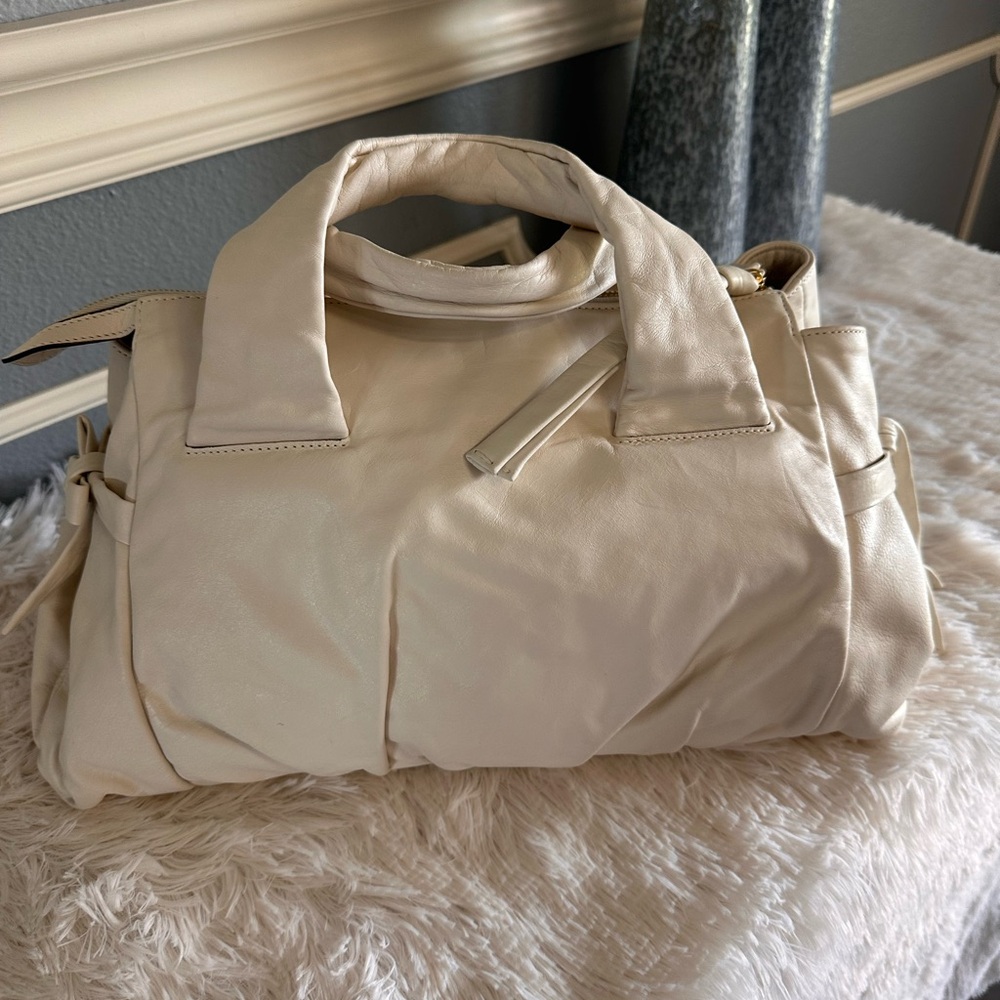 Gucci Hysteria White Satchel with Gold Accents - Picture 2 of 12